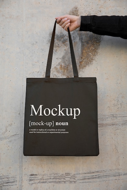 Tote bag mockup outside | The Web Univers