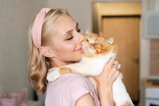 Close up young woman holding cat | The Web Univers